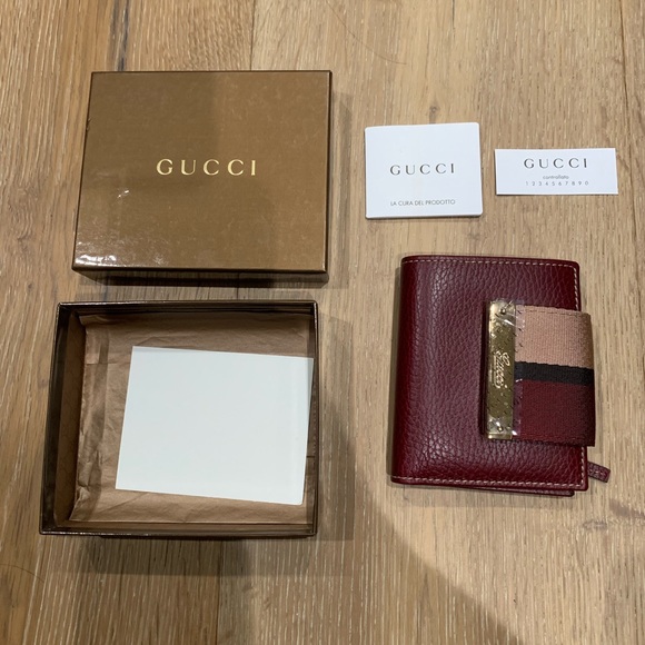 Gucci Handbags - Gucci wallet